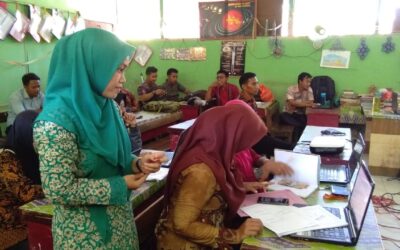 Pelatihan Penggunaan Aplikasi Microsoft Power Point Sebagai Media Pembelajaran pada Guru SD Negeri 050763 Gebang (Nurul Hasanah, S.Pd.I., M.Pd)